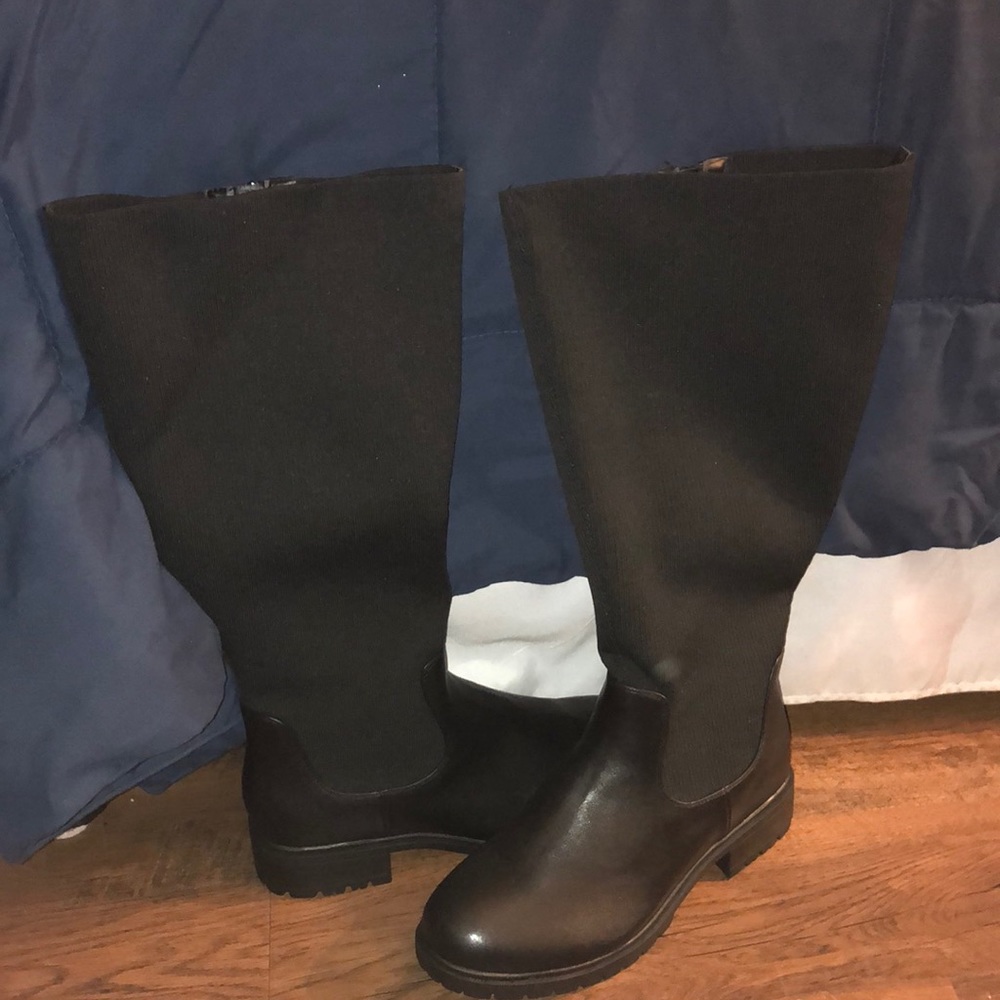 black ribbed knee boot